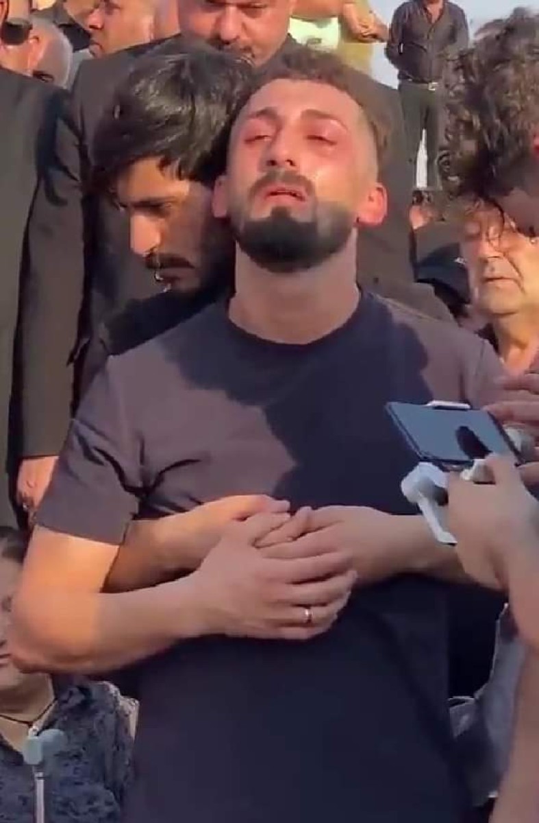 The #Hamdaniya groom collapsed while burying the victims of their wedding in #Iraq