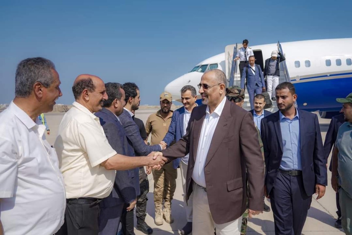 الزُبيدي يعود إلى العاصمة عدن بعد زيارات عمل خارجية