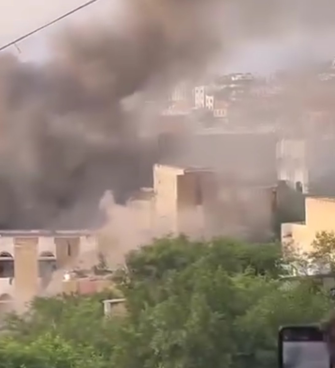 انفجار غامض في مخزن أسلحة للإخوان بتعز ولا تعليق رسمي