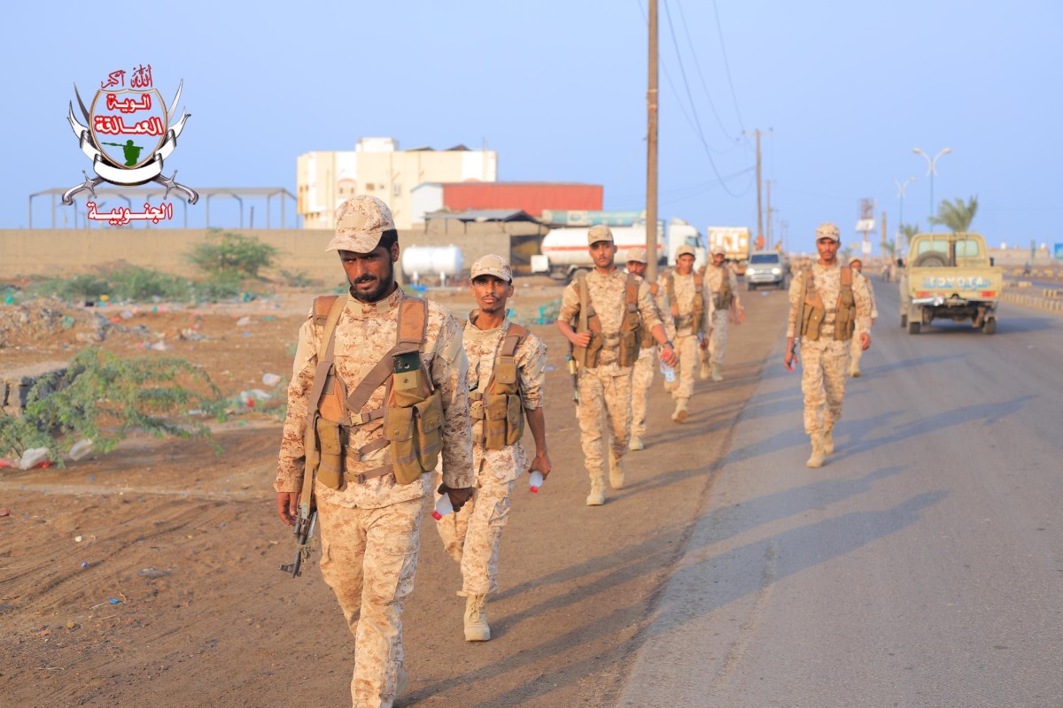 قوات العمالقة الجنوبية تجسد جاهزيتها بتمرين المسير العسكري