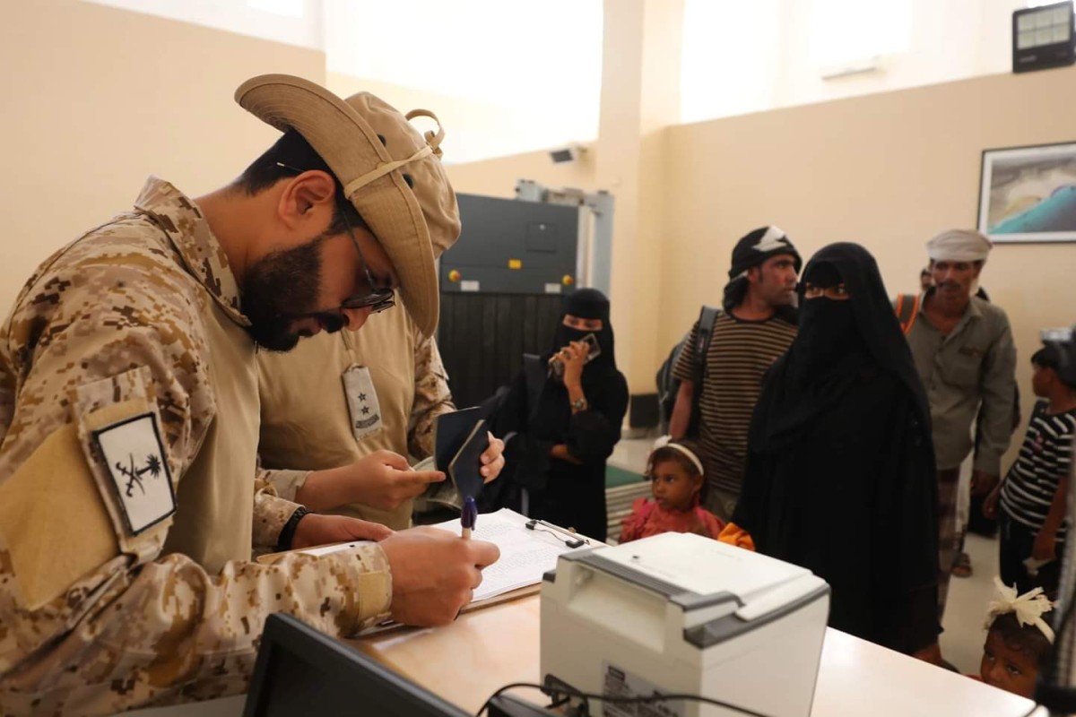 طيران سعودي ينقل 280 مواطن بين حضرموت وسقطرى