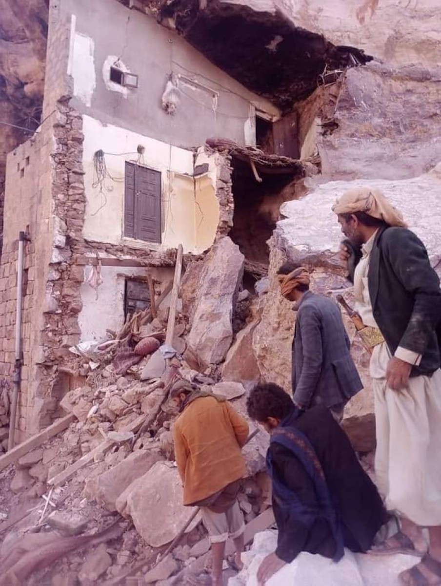 A tragic rock collapse claimed the lives of 7 members of one family in Al Mahwit