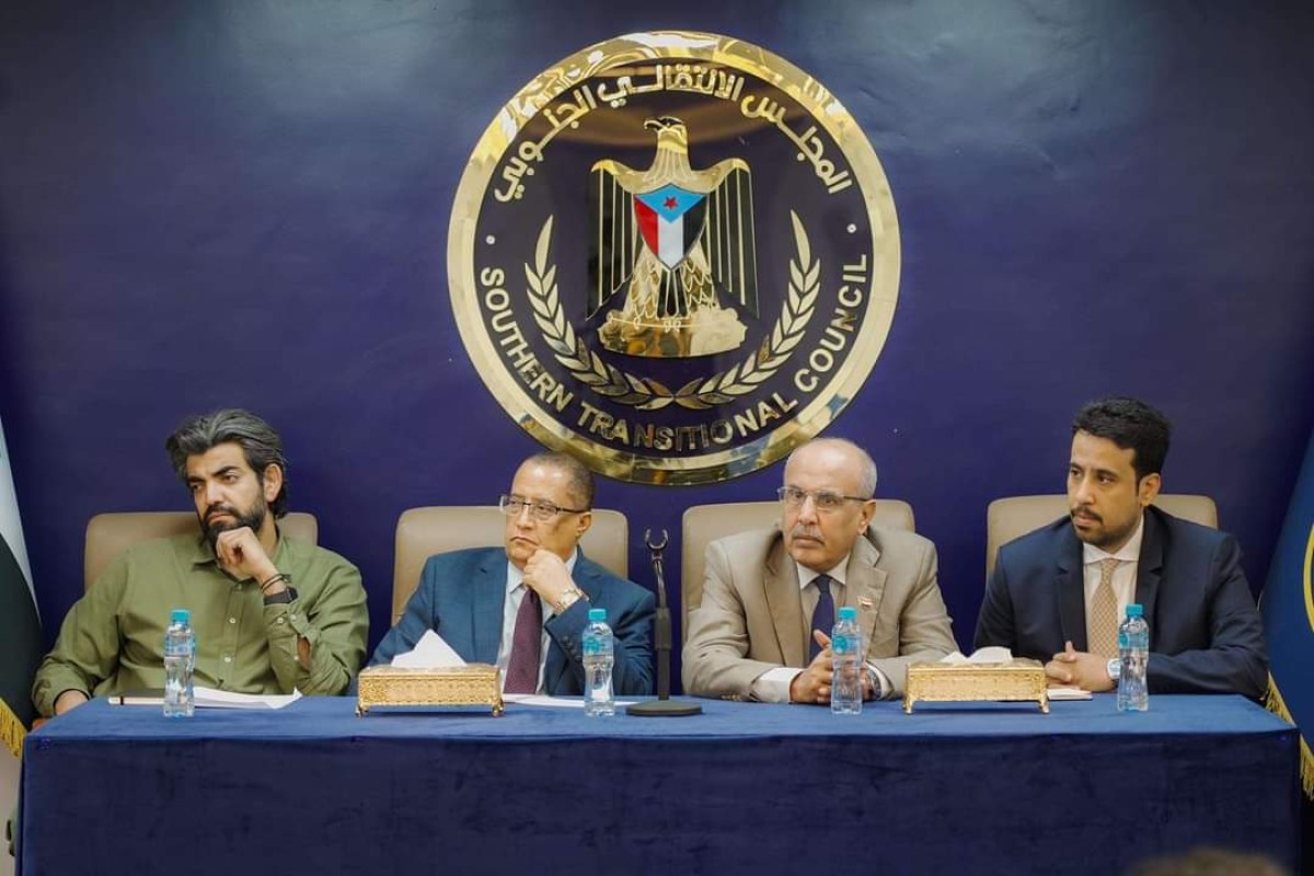 الكثيري والخبجي يرأسان اجتماعا لرؤساء نقابات العمال والاتحادات والهيئات العسكرية والأمنية الجنوبية