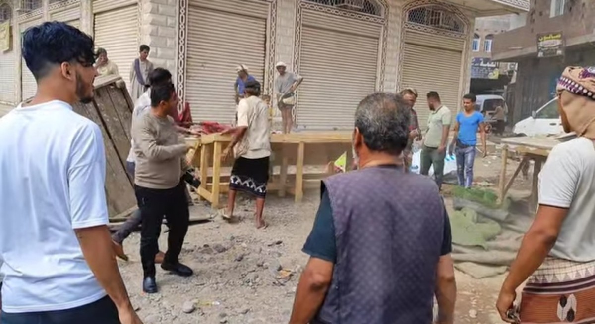 عدن.. حملة إزالة واسعة للعشوائيات بالممدارة - صور