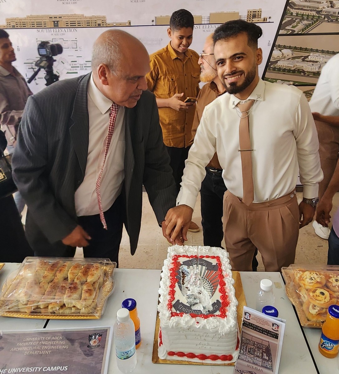 مناقشة "إعمار الحرم الجامعي" في مشروع تخرج طلاب كلية الهندسة المعمارية بعدن