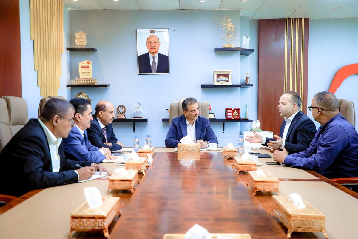Lamlas discusses the issue of illegal immigration with the High Commissioner and inspects sanitation projects in Aden