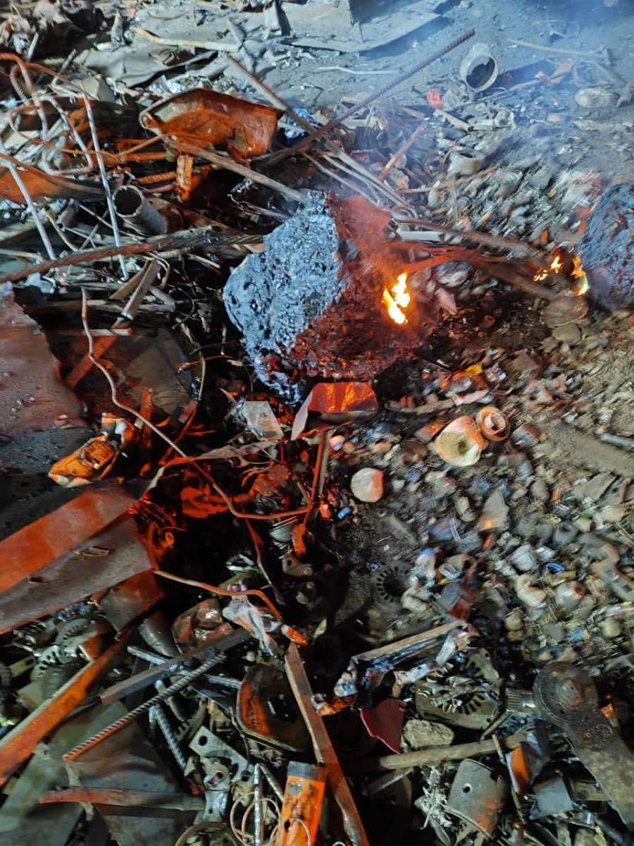 حضرموت.. عمل تخريبي يخرج مصنع الحديد الوحيد عن الخدمة - صور