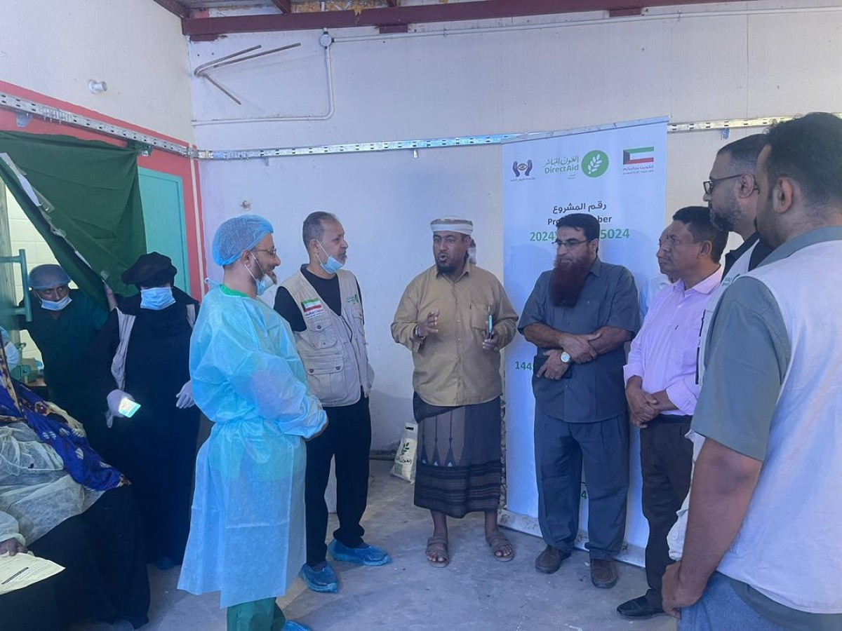 نجاح مستمر للمخيم المجاني لعمليات سحب المياه البيضاء وزراعة العدسات في أبين