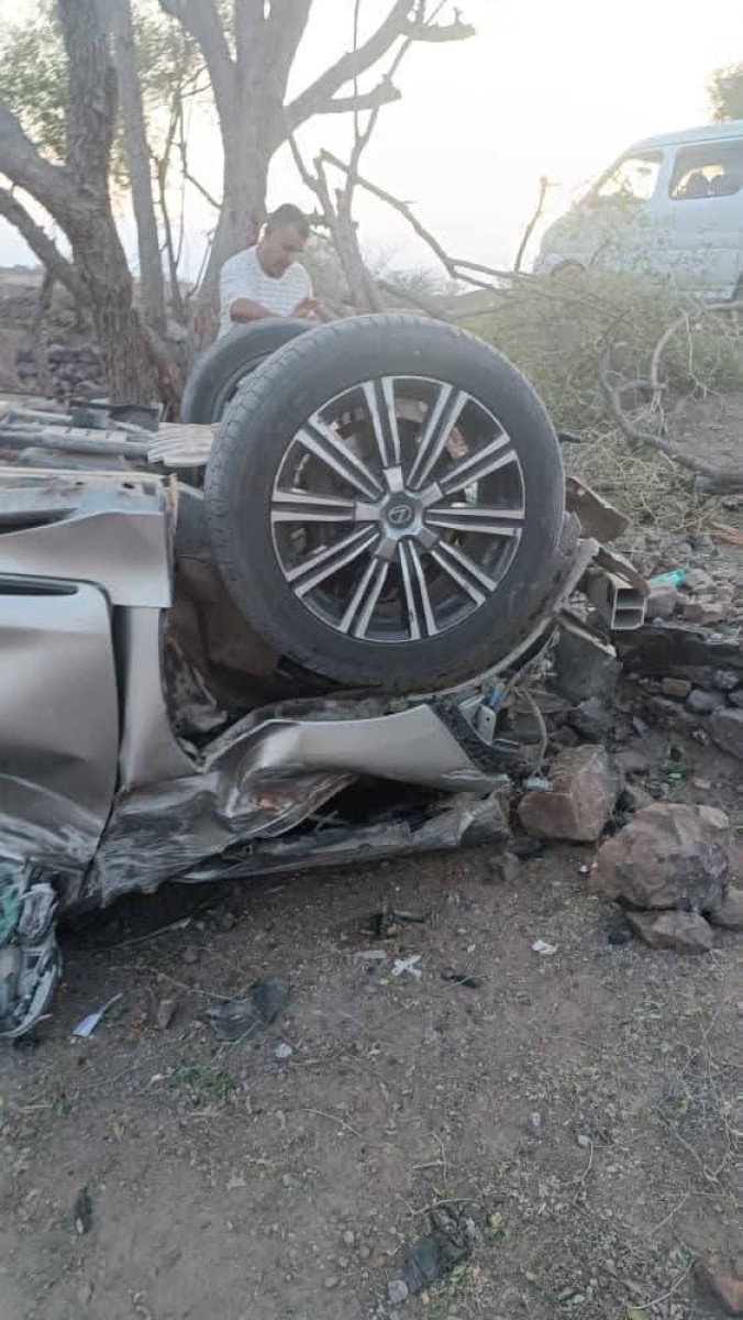 أثناء تفقد طريق بحالمين.. المقاول "الخضيري" ينجو من حادث مروري في لحج