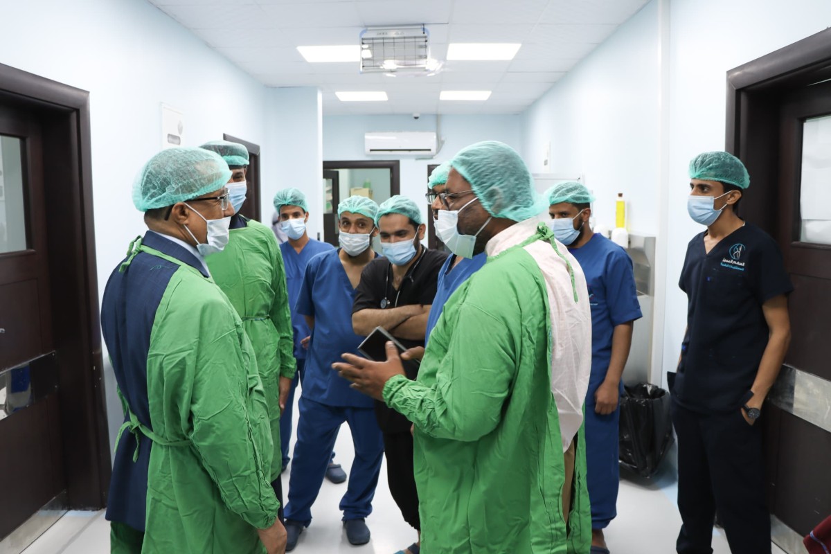 الخُبجي يطّلع على سير عمل مستشفى عدن التعاوني الخيري وأفران عدن الخيرية