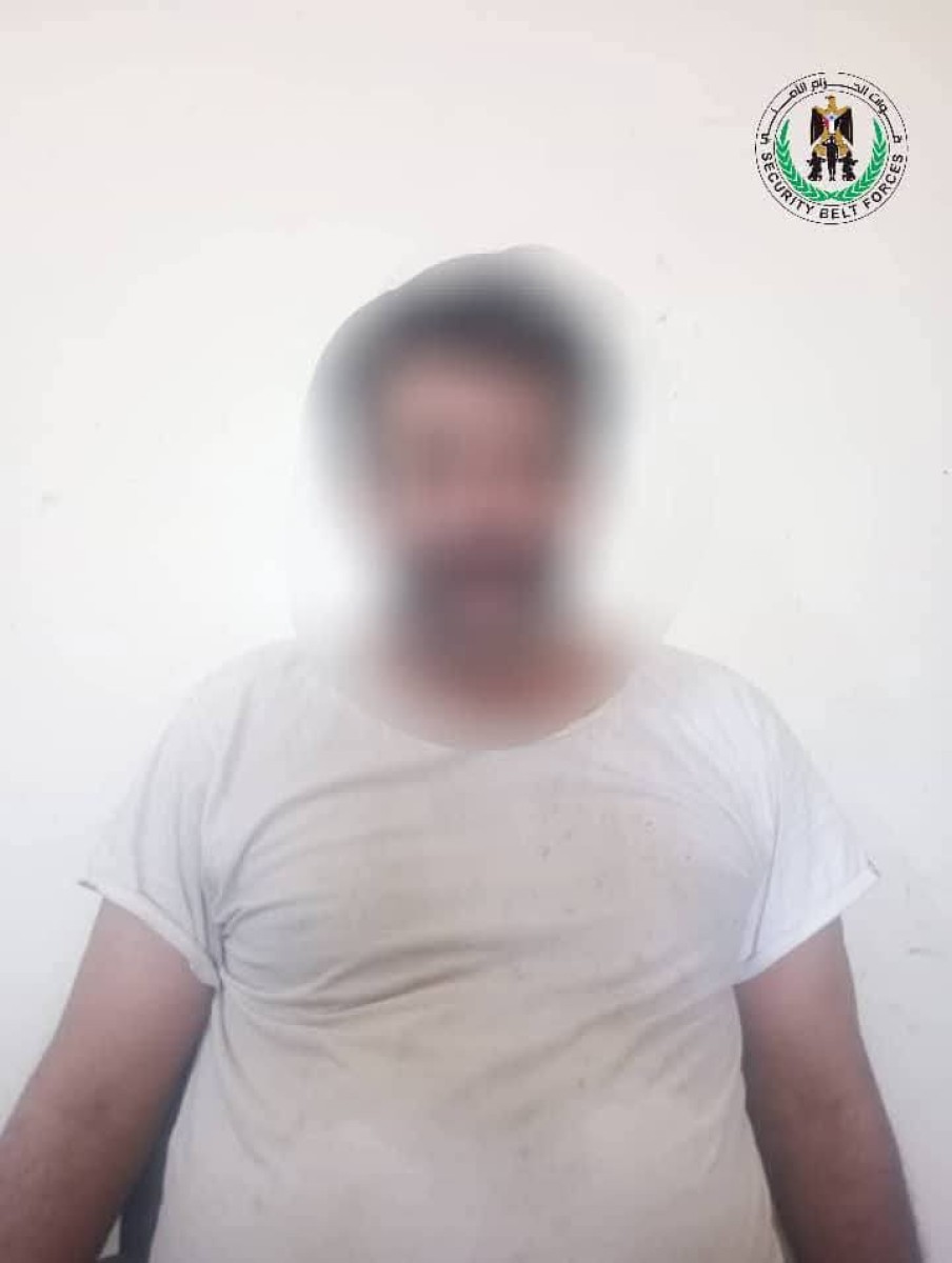 الحزام الأمني في لحج يضبط عناصر مسلحة مندسة وسط المظاهرات بينهم رئيس اتحاد الجنوب