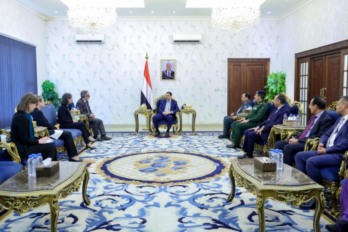 بن مبارك يناقش مع بعثة الاتحاد الأوروبي دعم التعافي الاقتصادي والإصلاحات الحكومية