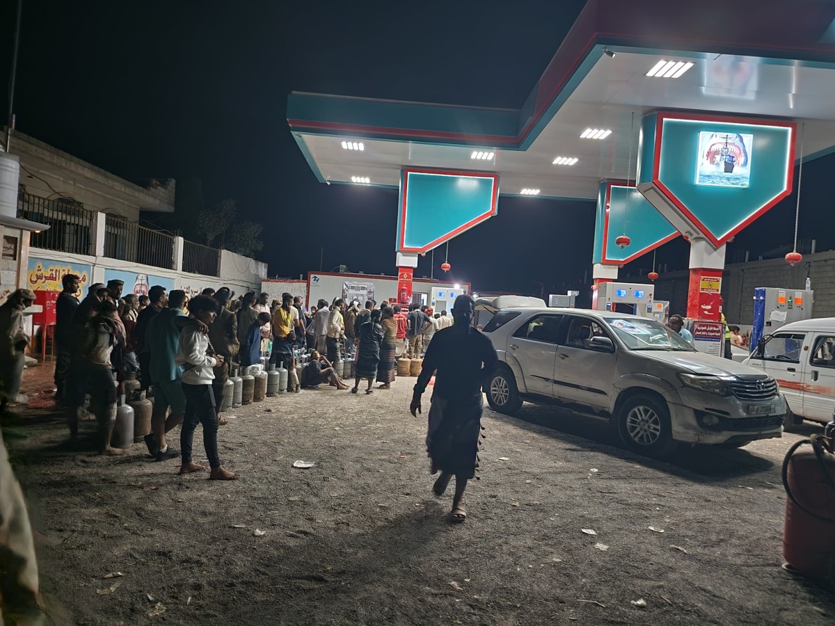 انفراجة جزئية لأزمة الغاز في لحج بينما تتواصل الأزمة في عدن