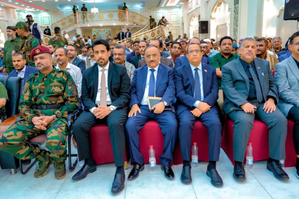 الزُبيدي يعقد لقاءً موسعًا بقيادات أبين ويصدر قرارًا بتعيين قيادة جديدة للانتقالي بالمحافظة