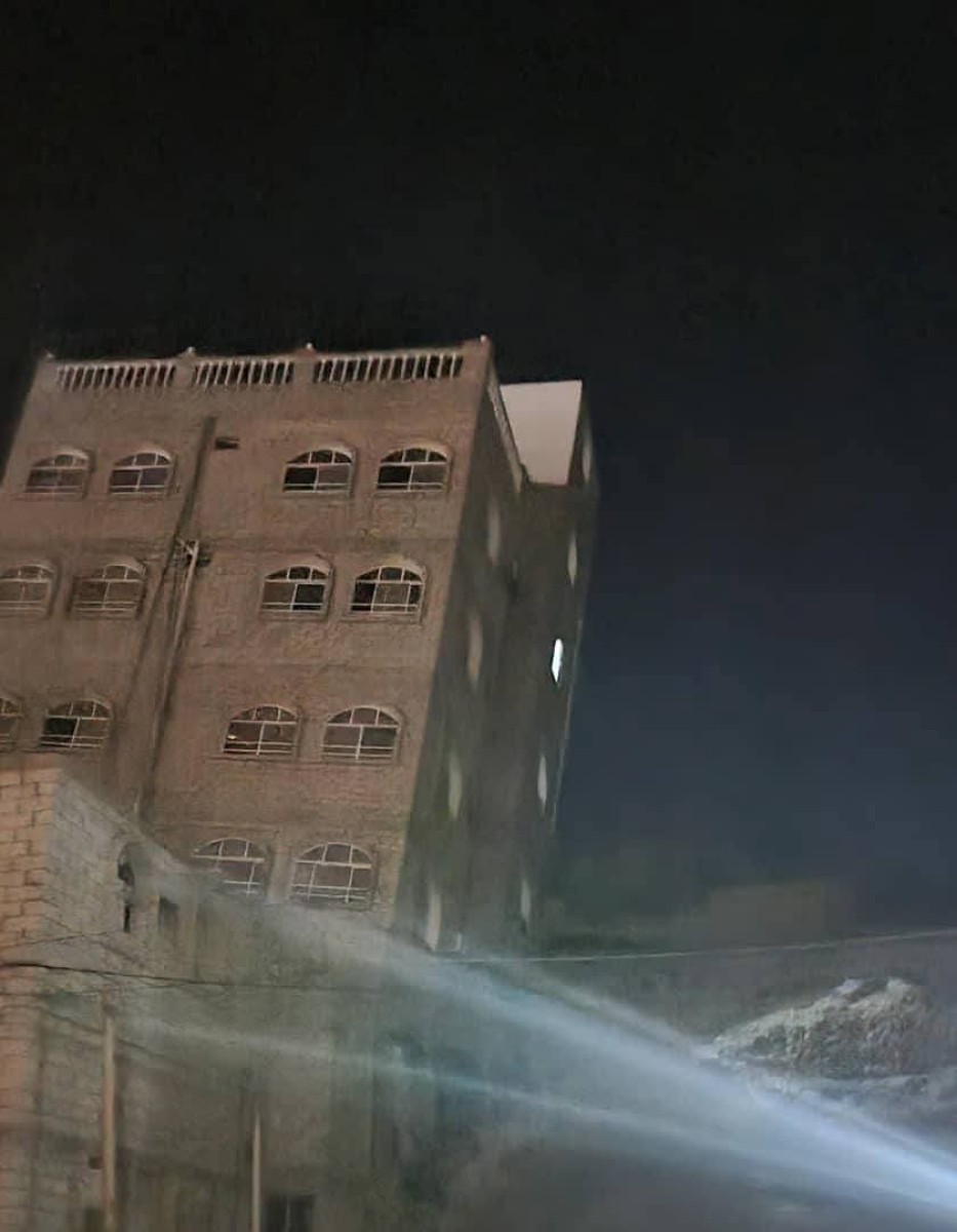 محافظ حضرموت يوجّه بإجلاء جميع ساكني وجيران مبني ديس المكلا المنهار بشكل جزئي