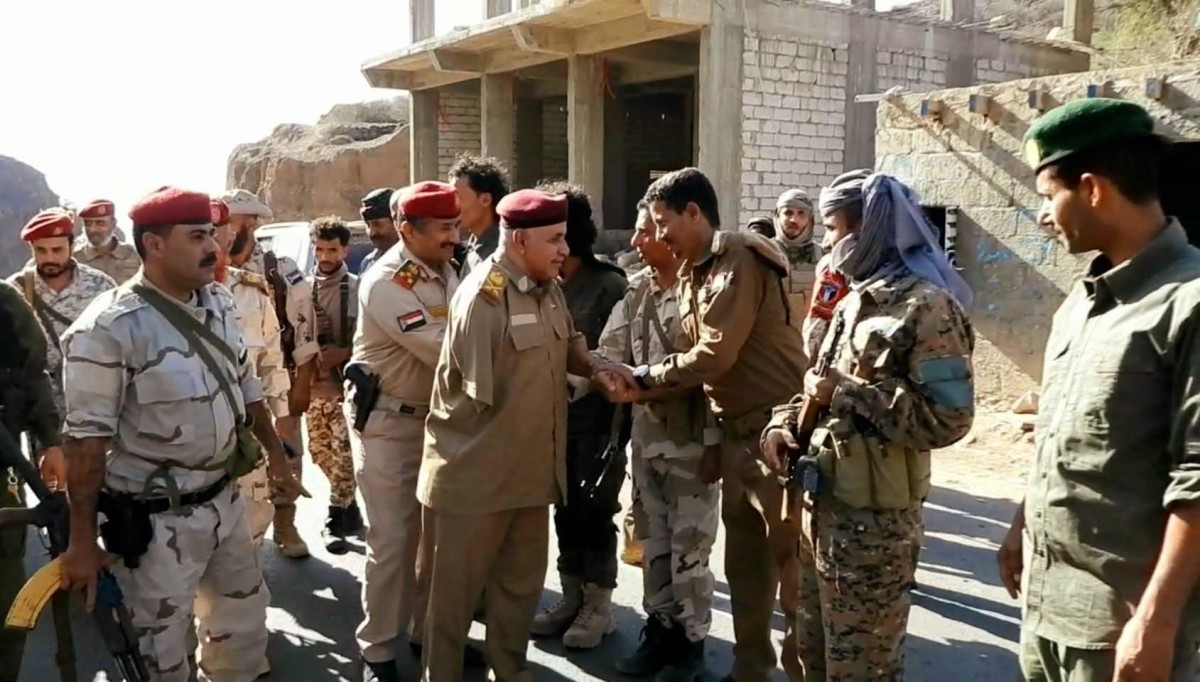 وفد عسكري من وزارة الدفاع والقوات الجنوبية يتفقد جبهة الضالع ويعايد المرابطين