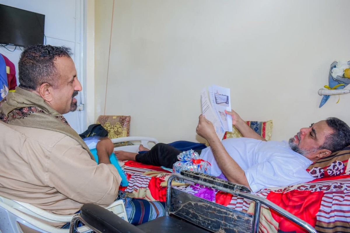 الوكيل النوبة يتفقد الجرحى والمقعدين خلال زيارته العيدية لهم في منازلهم بعدن