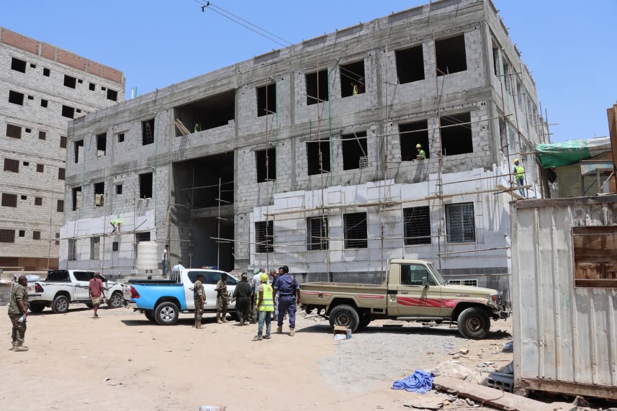 رئيس مجلس القضاء الأعلى ووزير العدل يتفقدان مشروع مبنى محكمة المنصورة الابتدائية بعدن