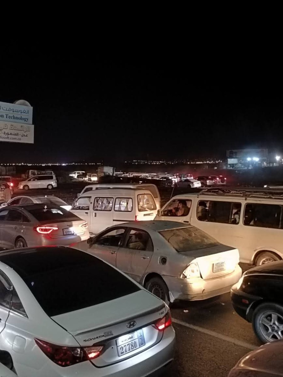 عدن تغرق في الزحام لليوم الثاني بسبب إضراب المرور