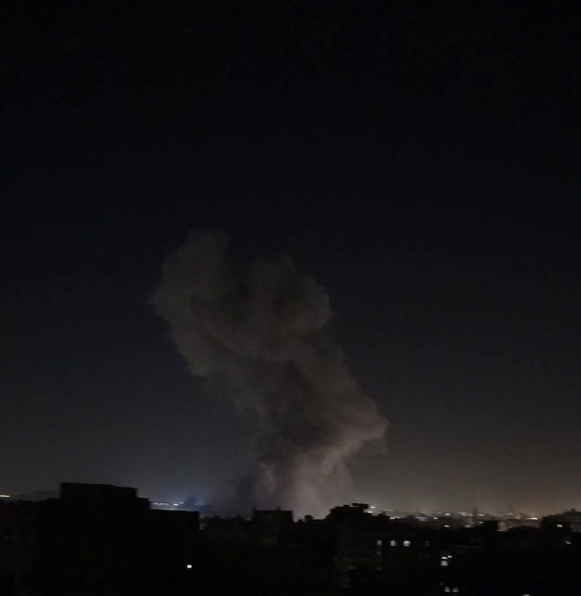 صور.. غارات أمريكية تستهدف مواقع وثكنات للحوثيين في صنعاء ومأرب