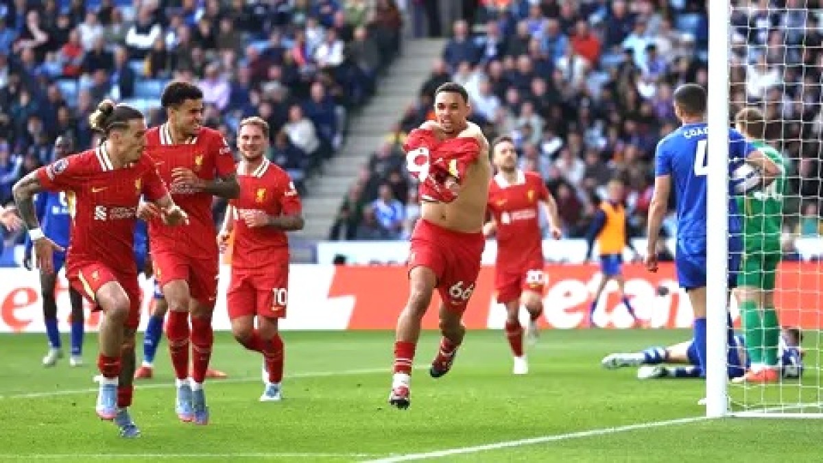 Arnold gives Liverpool "a gift of farewell"