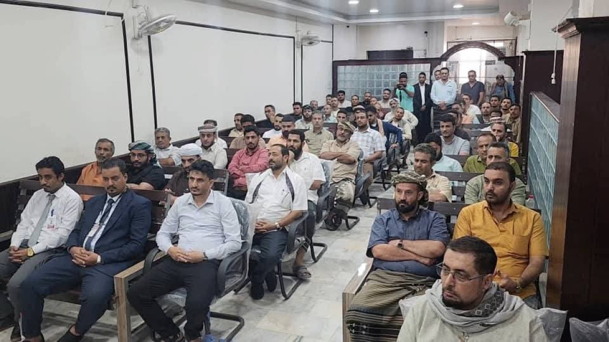 مدير أمن عدن يبحث مع شركات الصرافة مكافحة غسل الأموال وتهريب العملة