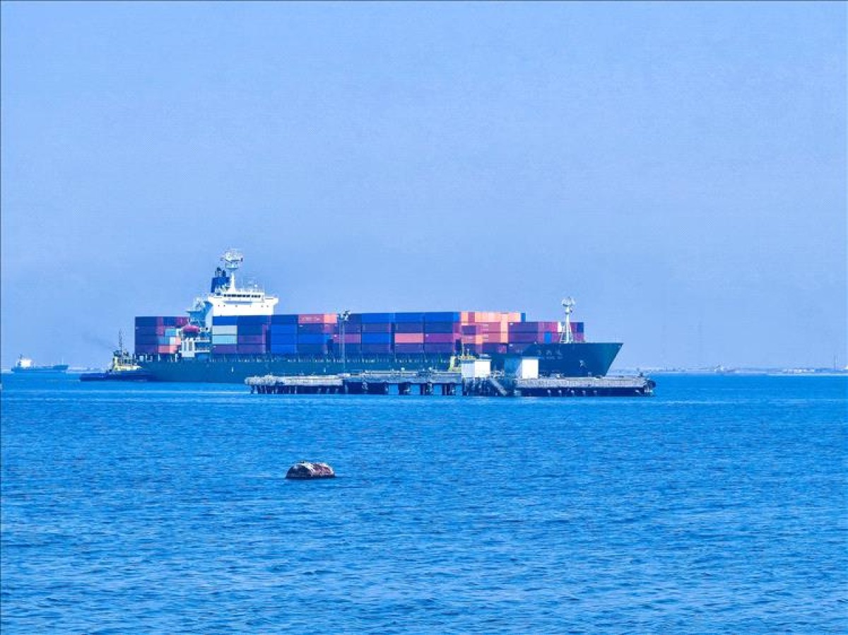 وصول باخرة تابعة لشركة CMA CGM الفرنسية إلى ميناء عدن وسط انتعاش ملحوظ في الحركة التجارية