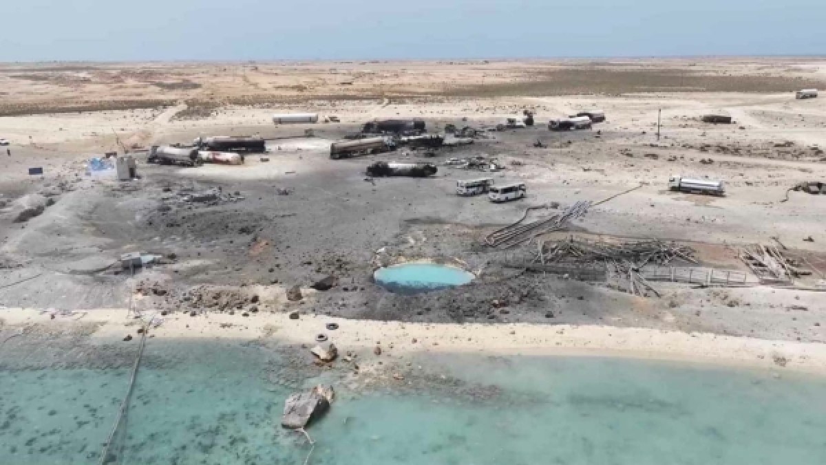 الحوثيون: إصابة ثلاثة بحارة روس في غارة أمريكية على سفينة نفط قبالة رأس عيسى