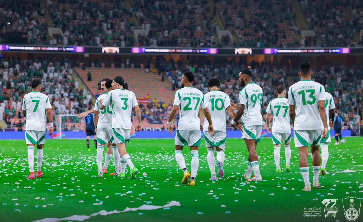 الأهلي يكتفي بثلاثية الشوط الأول ويواجه الهلال في نصف نهائي دوري أبطال آسيا