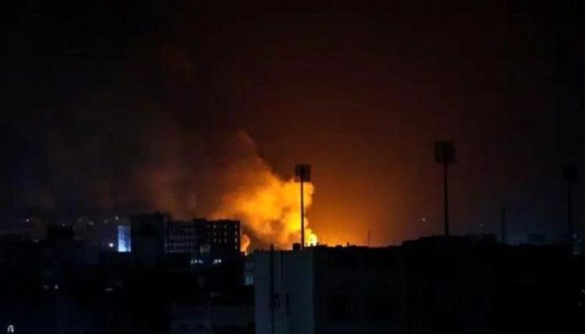 انفجارات عنيفة بمواقع وتحصينات عسكرية حوثية