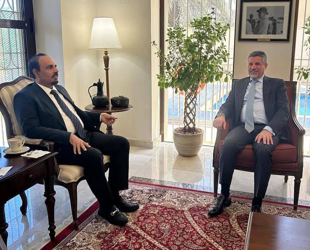 "محورية للسلام": السفير الأمريكي يضع حضرموت في صدارة الجهود بعد لقاء المحافظ