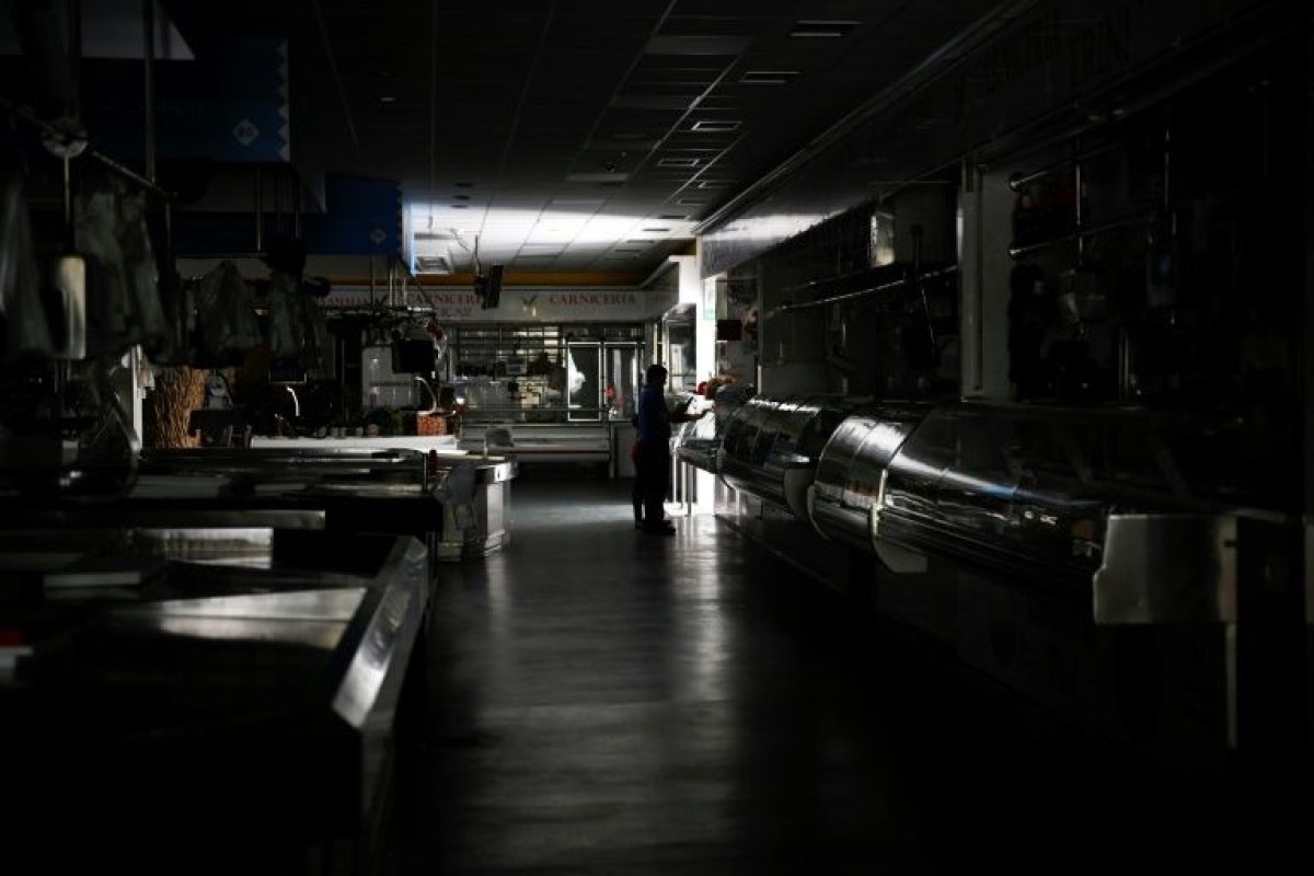 Wide power outages hit Europe: Spain and Portugal sink in the dark