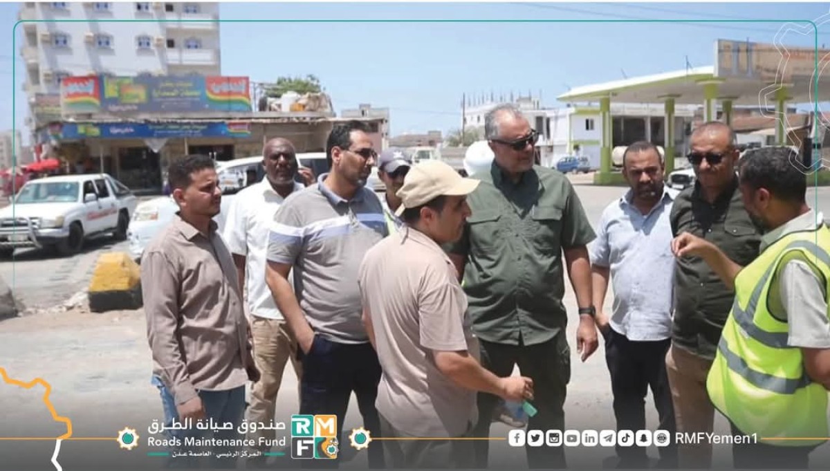 Diamonds and Bahrams inspect the progress of the maintenance of the exhibition line from the stadium round - the tour of the sponge in Aden