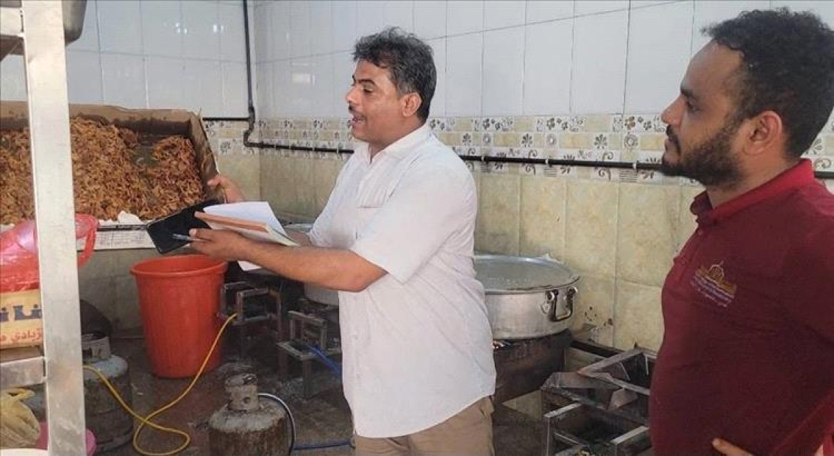 Implementing a campaign to control restaurants and buffets that violate health requirements in Mansoura