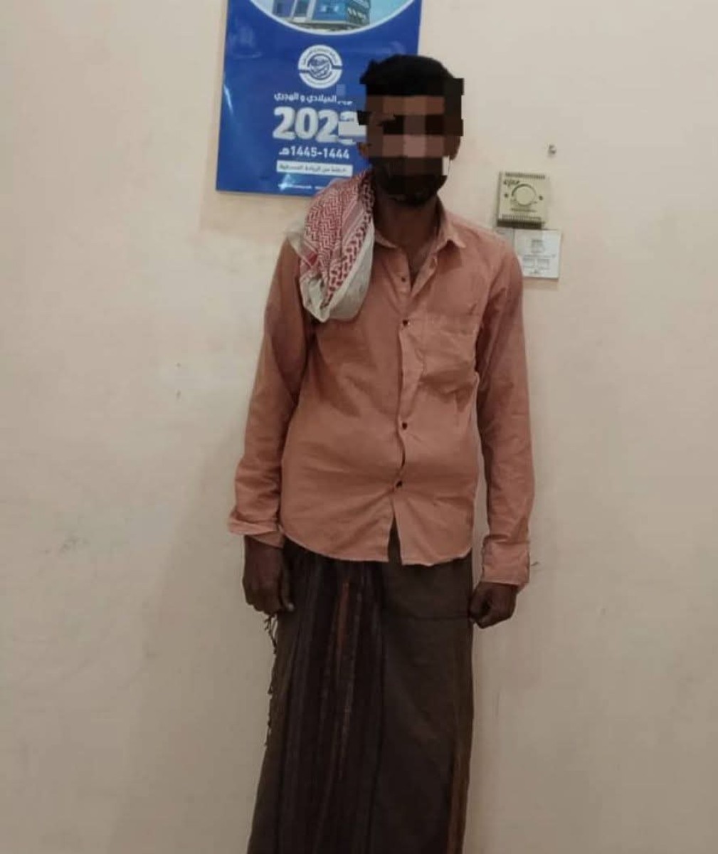 The security of Mukalla is arrested by two defendants in the incident of the assault on the ice cream seller and continues to be pursued