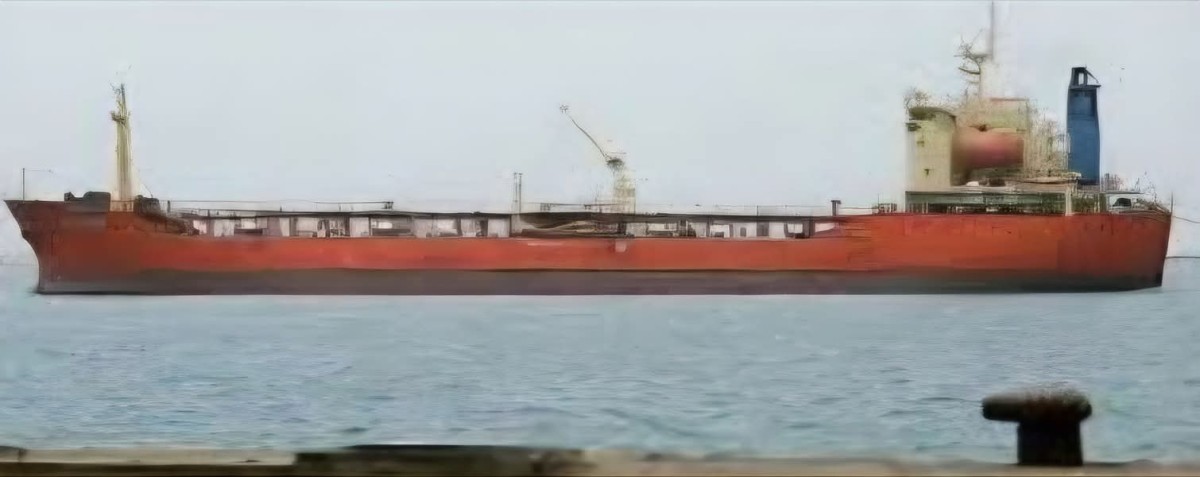 An imminent arrival of emergency fuel shipments to Aden to end the electricity crisis