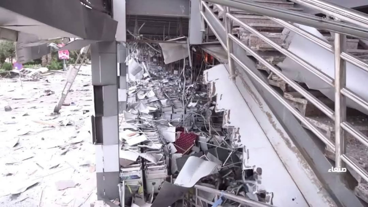 Watch .. horrific pictures of destruction at Sanaa airport after violent Israeli raids