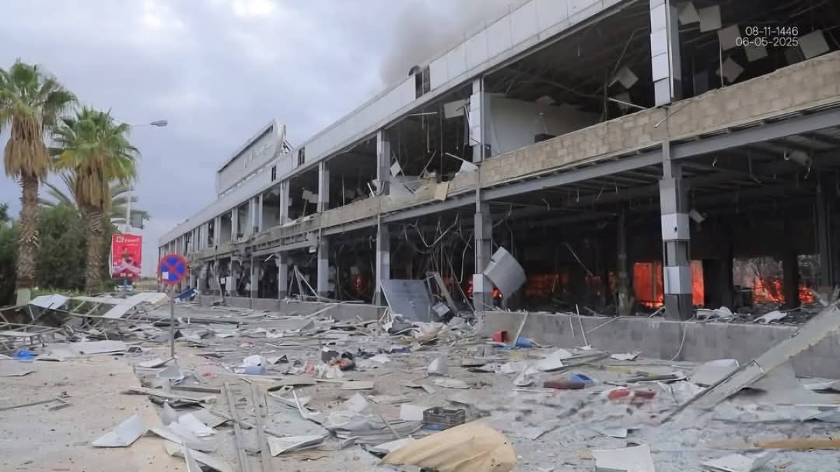 Watch .. horrific pictures of destruction at Sanaa airport after violent Israeli raids