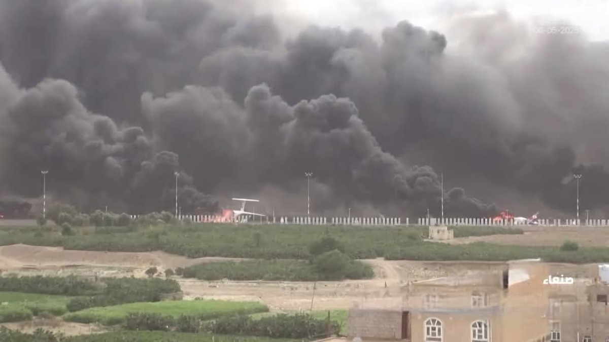 Watch .. horrific pictures of destruction at Sanaa airport after violent Israeli raids