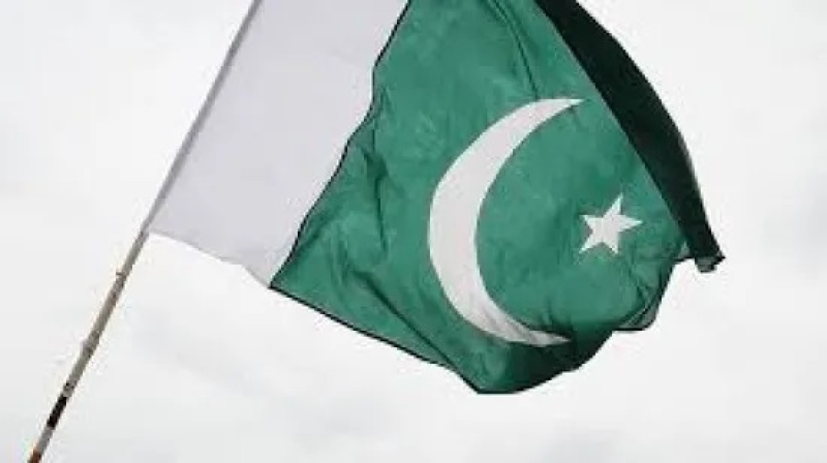Close the three main airports in Pakistan