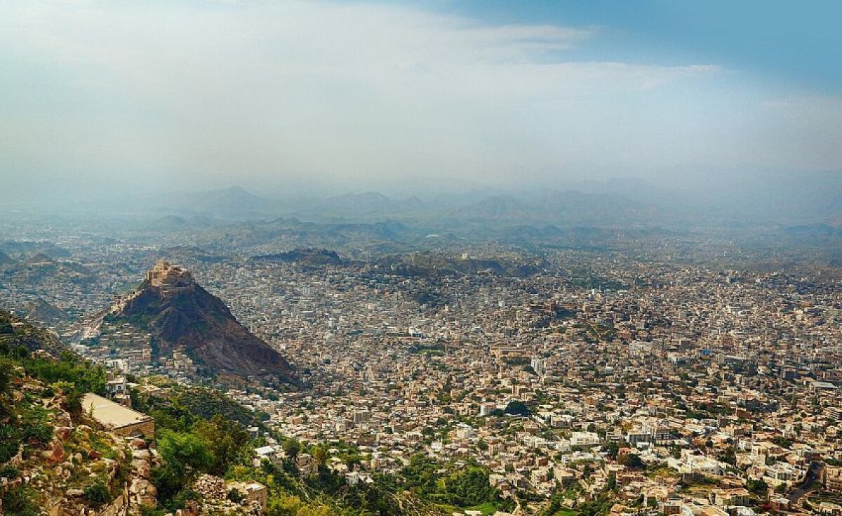 Houthi terrorist militias target residential neighborhoods, north of Taiz, and a citizen's house exploded