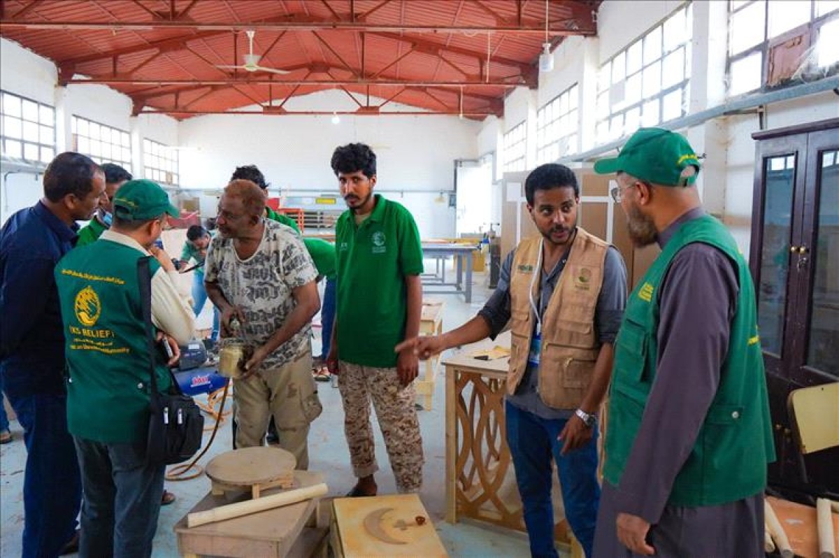 Salman Relief reviews the progress of the vocational empowerment project to improve livelihoods in Lahj Governorate
