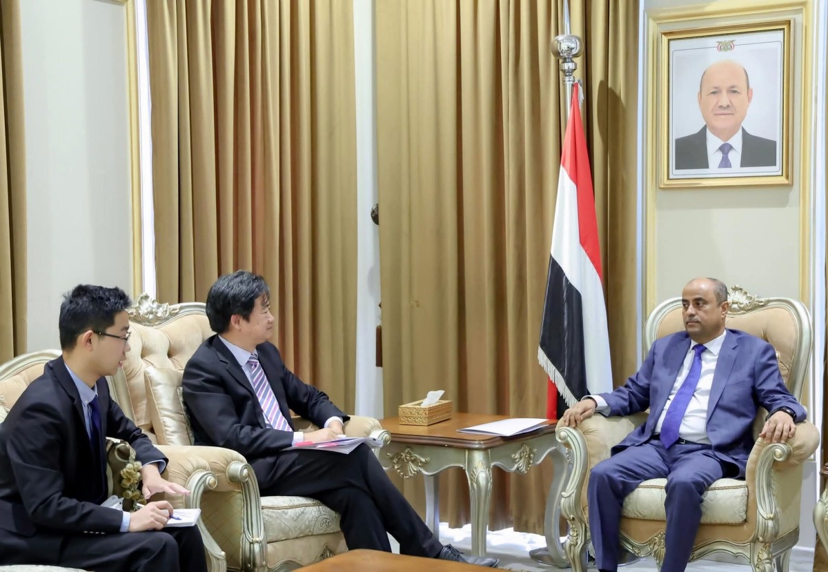 رئيس الوزراء اليمني يستقبل سفراء الإمارات والصين واليابان لبحث الدعم الإقليمي والدولي