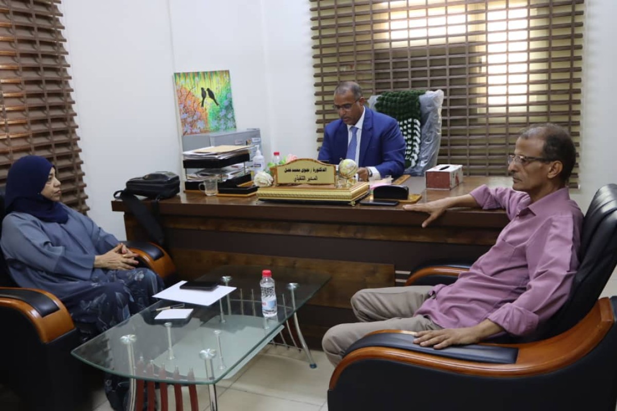 Minister Al -Zaouri is familiar with the progress of work in the two care and rehabilitation funds of the handicapped and social welfare in Aden
