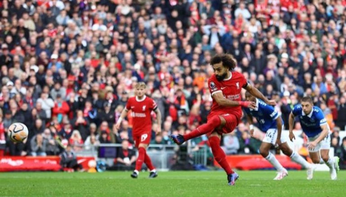 بقدم محمد صلاح.. ليفربول ينقض على صدارة الدوري الإنجليزي