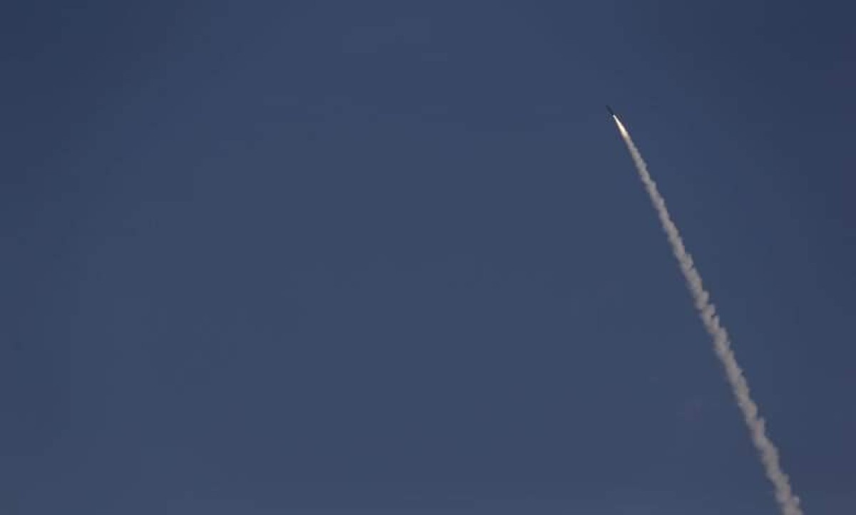 Dropping a “flying object” in the sky of the Egyptian city of Dahab on the Red Sea