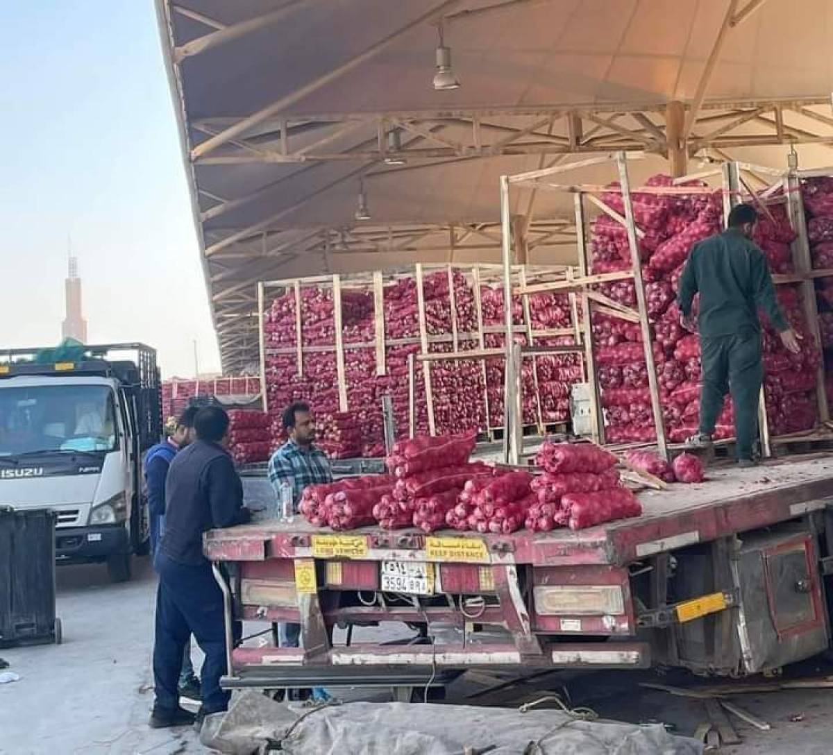 حراج البصل اليمني في الرياض يثير استياء المواطنين في حضرموت وعدن