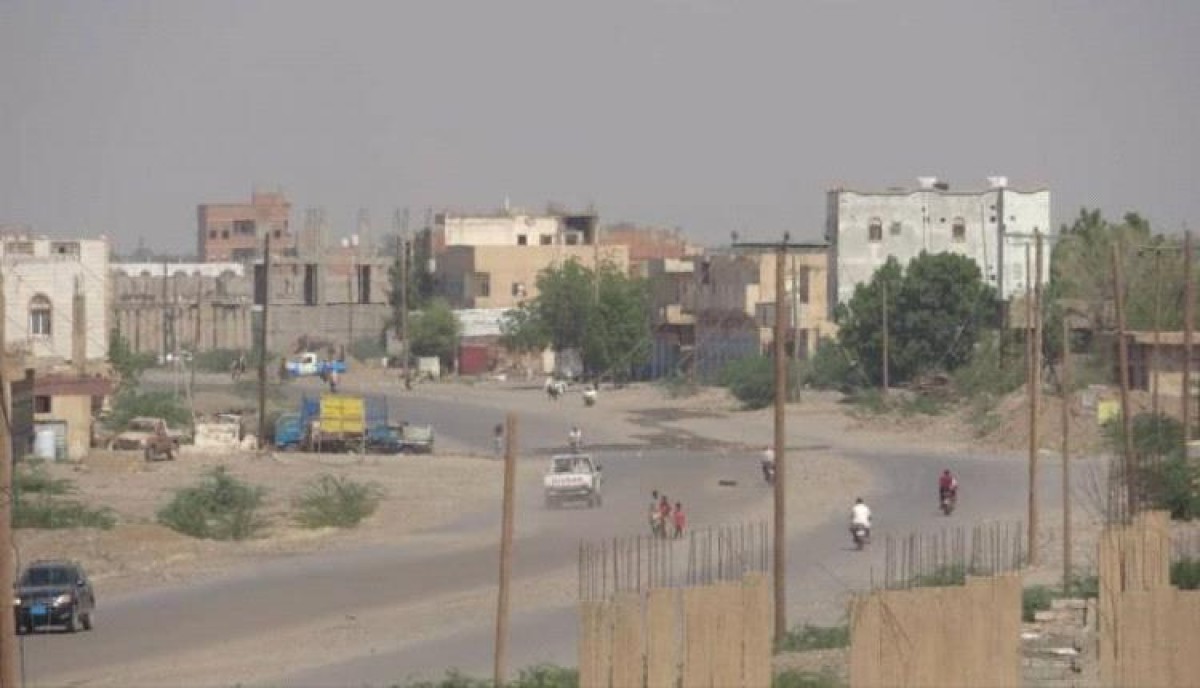 A citizen was seriously injured in a Houthi mine explosion east of Hays