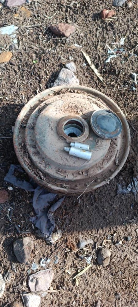 In response to the appeal of residents in Hais, Masam retrieves 4 mines that were swept away by the floods
