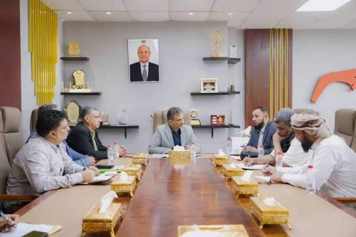 A meeting in Aden discusses organizing the work of endowments and ways to protect their lands